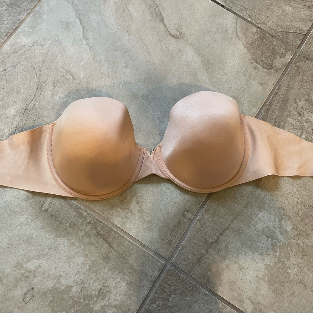Victoria’s Secret nude strapless bra 34DDD